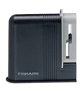 Dodatek kuchenny Fiskars Ostrza�ka do no�yczek 75g 1000812